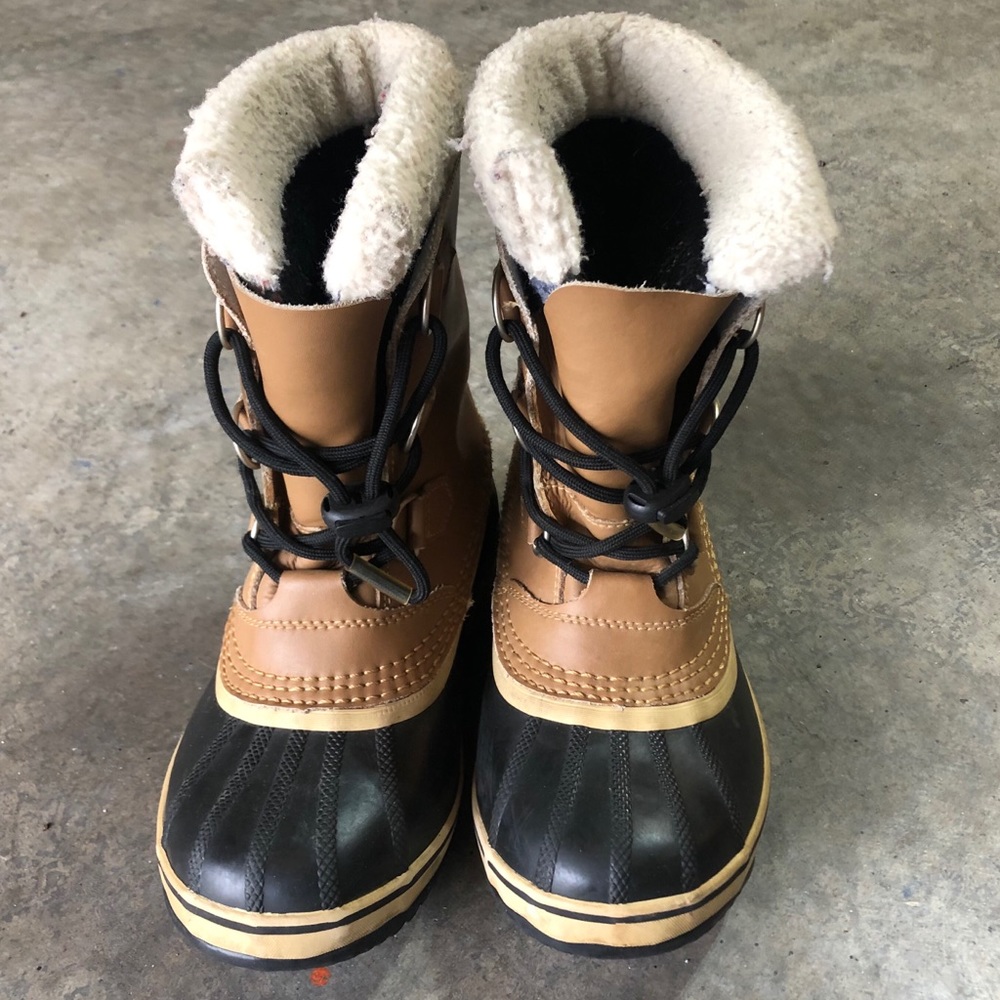 Sorel snow boots. 4y.